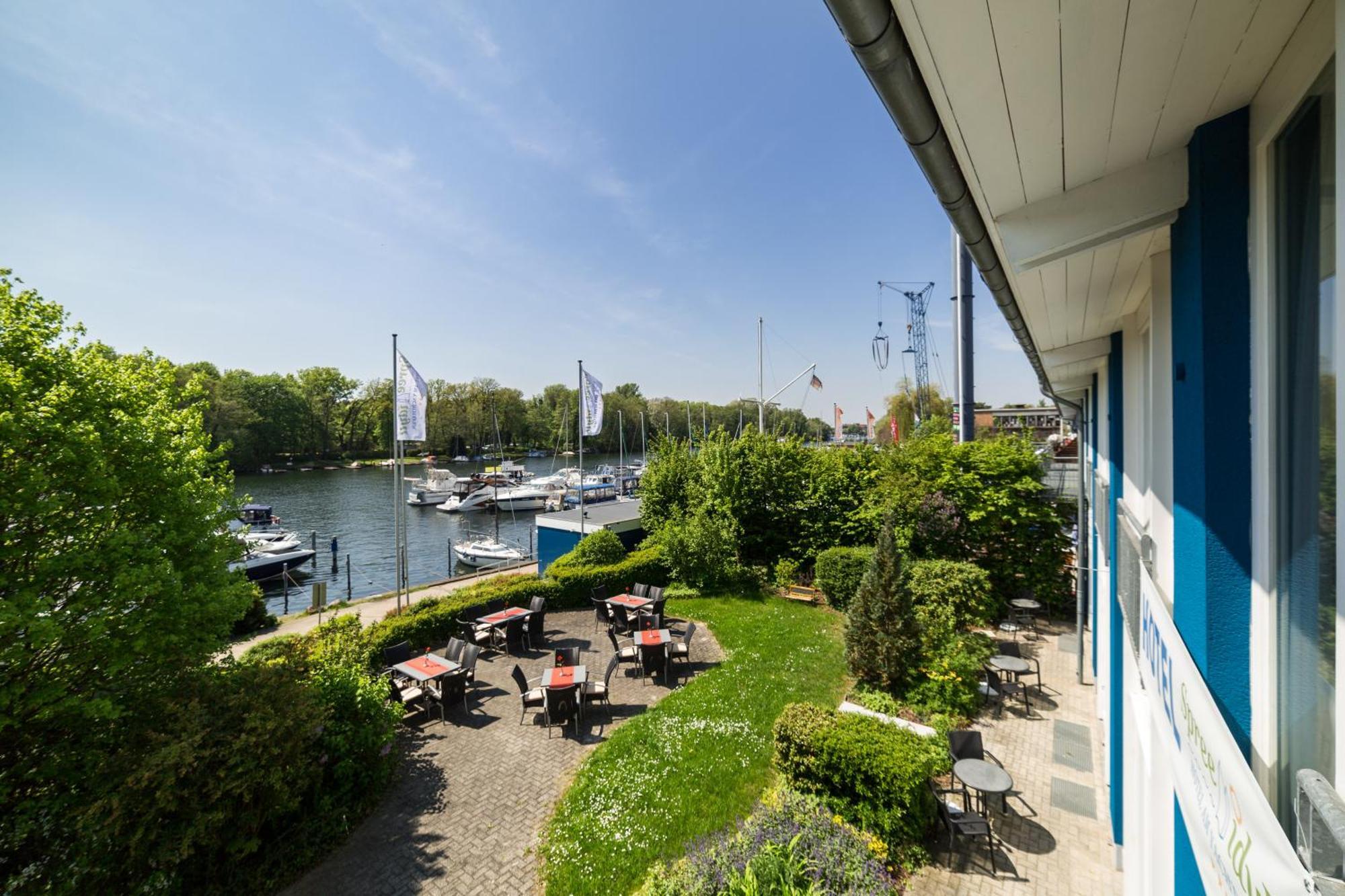 Standard Doppelzimmer mit Flussblick